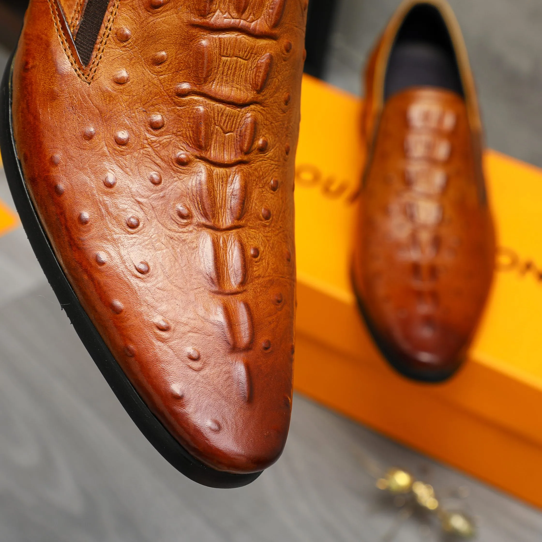 Men's shoes 💰500 Product trademark: LV "Louis Vuitton" business slip-on leather shoes Regular size: 37-46 Product material: Selected crocodile pattern cowhide upper, pigskin lining, rubber outsole
